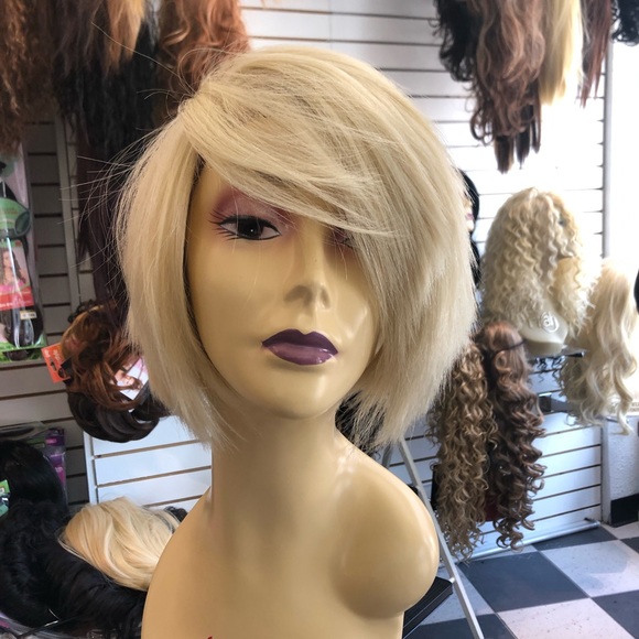 Wispy Layers Short Blonde Bob Wig 613 I have more main image 5